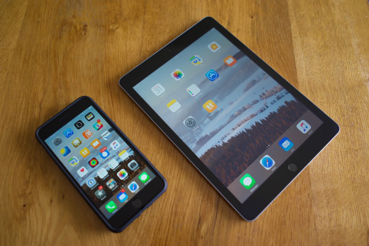 iPad 2017 vs iPhone 7 Plus